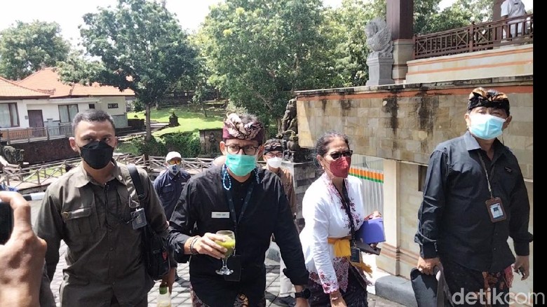 Sandiaga Ngantor di Bali Sandiaga ngantor di Bali