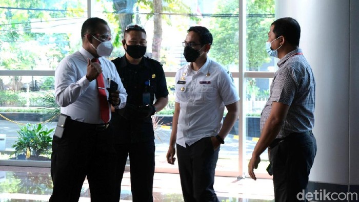 Satgas COVID-19 Surabaya terus melakukan assessment di berbagai perkantoran. Baik milik pemerintahan maupun swasta.