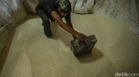 Diketahui produksi beras dari sejumlah daerah surplus.