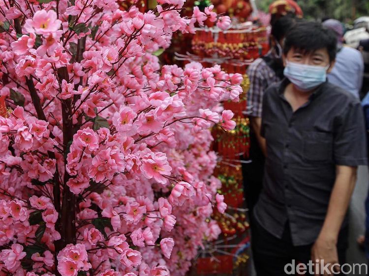 Semarak Pernak-pernik Imlek di Glodok
