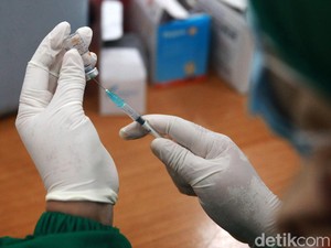 Targetkan Selesai Vaksinasi Nakes Februari, Ini Strategi Menkes