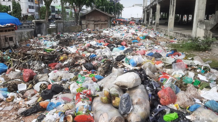Tumpukan sampah di Pekanbaru (Raja Adil-detikcom)