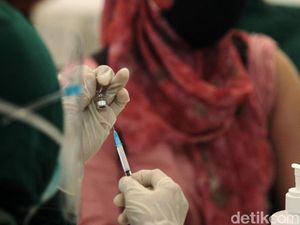 Kejar Target PTM, FKKMK UGM Gelar Vaksinasi Drive Thru untuk Pelajar
