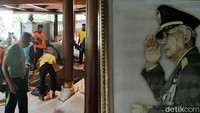 Liang lahad yang disiapkan untuk jenazah Wismoyo satu kompleks dengan makam Presiden ke-2 RI, Soeharto.