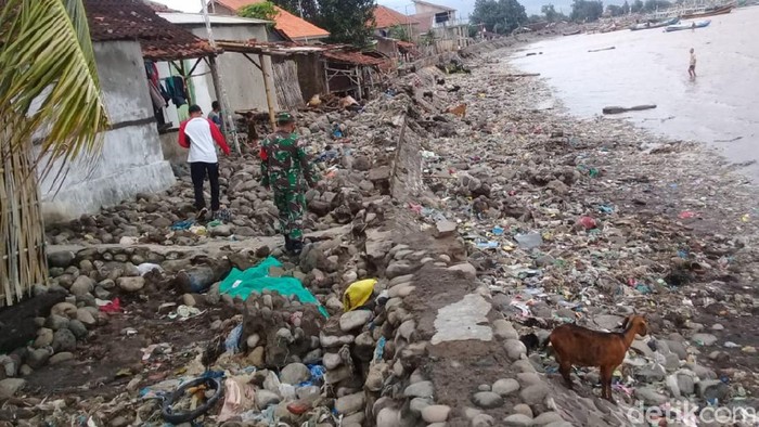 4 Titik Tangkis Pesisir Situbondo Sepanjang 450 Meter Hancur Dihantam Gelombang