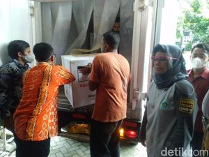 6.200 Vial Vaksin COVID-19 Kembali Tiba di Lamongan