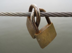 Jangan Asal Ditarik, Ini yang Harus Dilakukan Kalau Ada Pasangan Gancet