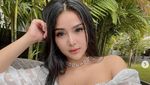 Kenalan dengan Amelia NS, Si Seksi Serba Bisa
