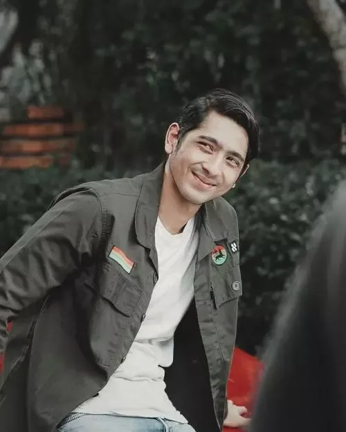 Fans Rela Makan Indomie demi Bisa Belikan Sepatu Arya Saloka 'Ikatan Cinta'