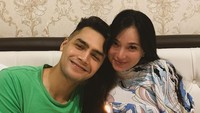 Wanita 31 tahun ini sabar menunggu kedatangan anak selama 7 tahun. Di tahun ketujuh akhirnya mereka mendapatkannya sebagai hadiah ulang tahun pernikahan terindah. Foto: Instagram asmirandah89