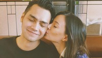 “My Sunday,” kata Asmirandah. Ia menghabiskan hari liburnya dengan makan bareng sang suami.  Foto: Instagram asmirandah89