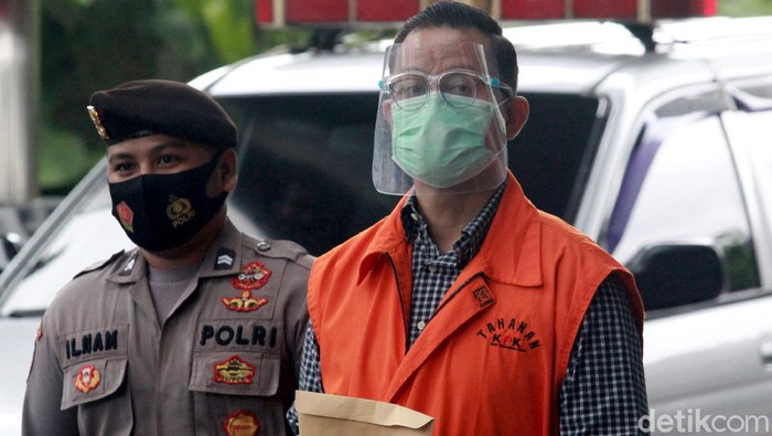 Mantan Menteri Sosial Juliari Batubara diperiksa KPK. Ia diperiksa terkait kasusnya yakni dugaan suap bantuan sosial (bansos) Corona.