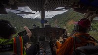 Satu unit helikopter TNI pun dikerahkan untuk mengirim logistik ke lokasi banjir dan longsor di Desa Datar Ajab, Kecamatan Hantakan, Kabupaten Hulu Sungai Tengah, Kalimantan Selatan. Pengiriman dengan helikopter ini dilakukan karena akses darat yang sulit dilalui.