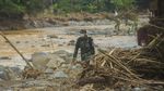 Suku Dayak Meratus Korban Banjir Kalsel Dipasok Logistik Lewat Udara