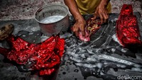 Di hari biasa, tak sedikit pula warga datang ke klenteng tersebut untuk berdoa. Sementara beberapa warga lainnya datang untuk membersihkan area di kawasan Kelenteng.