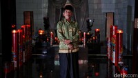 Makam tersebut dijaga oleh juru kunci bernama Parto yang telah mengabdi di klenteng itu sejak tahun 1992.