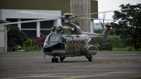 Perusahaan pelat merah PT Dirgantara Indonesia (Persero) atau PTDI baru saja mengirim (ferry flight) satu unit Helikopter Super Puma NAS332 C1+ pesanan Kementerian Pertahanan (Kemenhan) dengan pengguna akhir TNI Angkatan Udara. Helikopter dikirim hari ini (29/1/2021) dari Hanggar Rotary Wing PTDI, Bandung. Istimewa/Dok. PTDI.