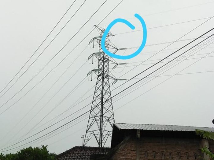 Jaringan SUTET di Klaten putus tersambar petir, Jumat (29/1/2021).