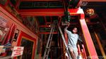 Jelang Imlek, Klenteng Tertua di Indonesia Ini Dicat Ulang