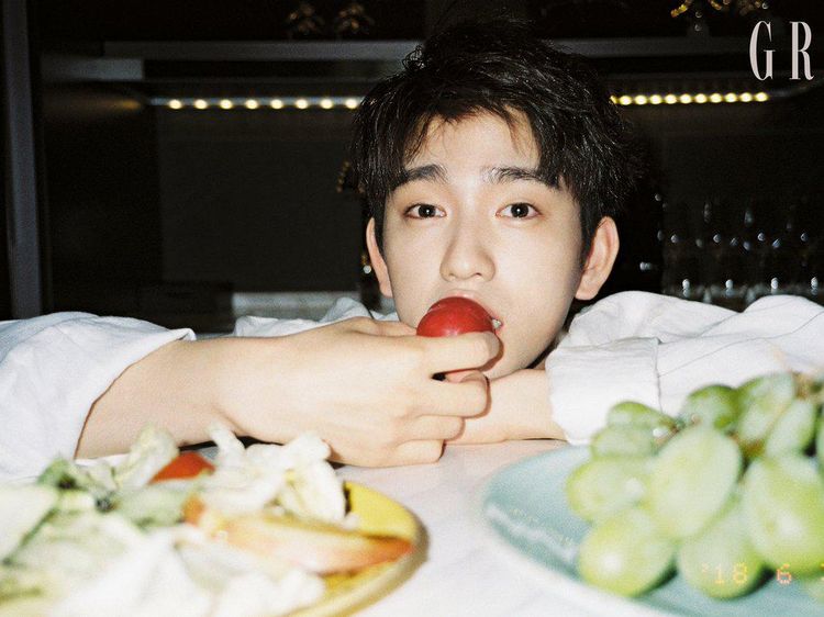 Jinyoung GOT7 Ternyata Doyan Ngemil Churros dan Ngopi