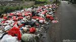 Jorok! Sampah Berbau Busuk Menumpuk di Pinggir Tol JORR Jati Warna