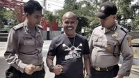 Ia sempat mendekam di penjara Kebonwaru dan Purwakarta sebelum akhirnya menjadi pengawal dan diajak main di Preman Pensiun. Dok. Instagram/pipit_firmansyahpitra