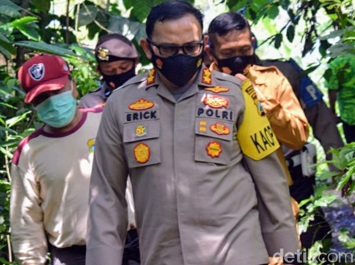 Gunung Raung masih erupsi. Pihak berwenang di Bondowoso mulai melakukan pemetaan jalur evakuasi.
