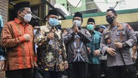 Kapolri Jenderal Pol Listyo Sigit Prabowo disambut langsung oleh Ketua Pengurus Harian PBNU Marsudi Syuhud dan sejumlah pengurus PBNU saat berkunjung ke Kantor PBNU, di Jakarta, Kamis (28/1/2021). 