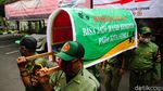 Kasus Corona Tembus Sejuta, Linmas di Cimahi Gotong Keranda Mayat
