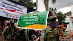 Kasus Corona Tembus Sejuta, Linmas di Cimahi Gotong Keranda Mayat