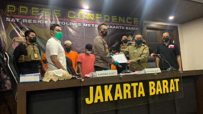 KLHK Beri Penghargaan Polres Jakbar yang Tangkap Begal Sepeda