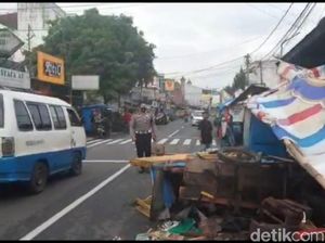 Biang Kerok Macet, Lapak PKL Dibongkar Satpol PP Gowa