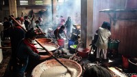 Sementara dodol merupakan produksi reguler yang terkerek naik saat Imlek. 