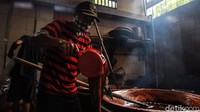 Kue dodol dijual mulai dari harga Rp 72 ribu/kg.