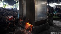 Dodol dan kue keranjang Ny. Lauw banyak digemari masyarakat terutama pada saat Imlek.