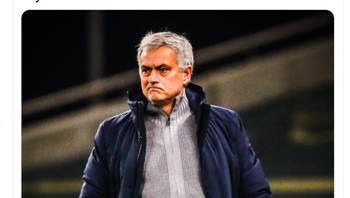 Ekspresi Mourinho timnya kalah dari Liverpool setelah 40 hari tanpa kemenangan. Foto: istimewa