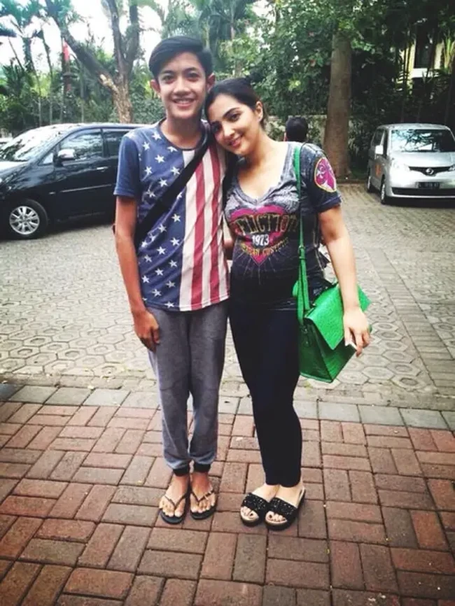 Keponakan Ashanty itu sejak dulu dekat dengan sang tante. Namun hubungan keduanya kadang memanas karena penampilan Millen yang semakin feminin.  Foto: Instagram