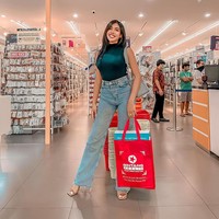 Karena di beberapa kesempatan, kelamin Millen memang tampak tidak ada tonjolan ketika ia mengenakan pakaian ketat. Sampai saat ini masih menjadi teka-teki tentang perubahan kelaminnya. Itu masih dirahasiakan biar kalian semua penasaran. Jadi tanda tanya semua, ucap Millen Cyrus dalam channel Youtube Atta Halilintar.  Foto: Instagram