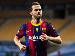 Miralem Pjanic gagal beradaptasi dengan Barcelona sejak kedatangannya musim panas lalu. Bisa saja dilepas seharga 45 juta euro atau setara Rp 775 miliar (Getty Images/David Ramos)