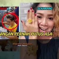 Sedangkan saat jualan ramai dan barang-barang baru berdatangan, wanita yang tidak lulus SMP ini bisa menerima sekitar Rp 350 juta. Dalam sebulan pun dapat mengantongi Rp 4,5 miliaran. Foto: YouTube Trans7 Official
