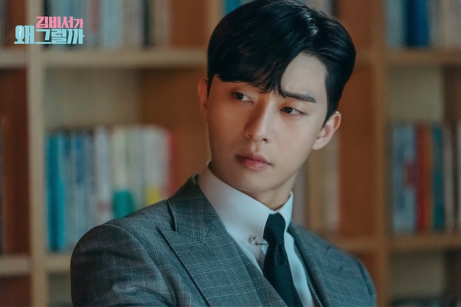 8. Park Seo JoonTak heran jika Park Seo Joon sering masuk daftar aktor Korea tertampan. Pesonanya yang maskulin memang dikenal bikin wanita betah menonton dramanya seharian. Kali ini pemain Itaewon Class tersebut ada di posisi delapan. Foto: (dok. ist)
