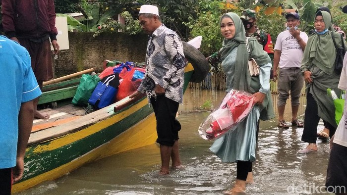 Perjuangan mahasiswi korban banjir Pandeglang untuk wisuda