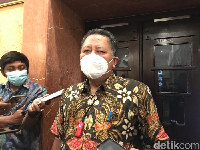 Plt Wali Kota Surabaya Whisnu Sakti Buana.