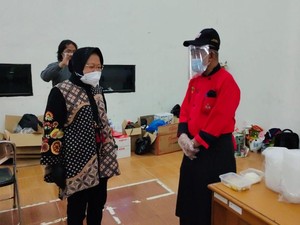 Risma Datangkan Juru Masak Profesional Latih Pemulung Bikin Usaha Kuliner