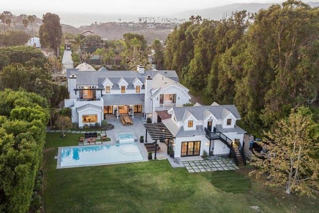 New York Post melaporkan bahwa Chris Martin dan Dakota Johnson baru saja membeli rumah di kawasan Malibu, California, untuk mereka tinggali bersama. Foto: Dok. Realtor