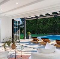 Seorang sumber seperti dilansir E!News mengatakan, Chris Martin yang sebenarnya membeli rumah tersebut. Namun Dakota Johnson juga akan tinggal di sana. Itu rumah baru, ujar sumber. Foto: Dok. Realtor