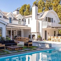 Rumah yang dibeli seharga USD 12,5 juta atau sekitar Rp 176 miliar ini berdiri di atas tanah seluas 495,9 meter per segi dan berlokasi dekat pantai Malibu. Foto: Dok. Realtor