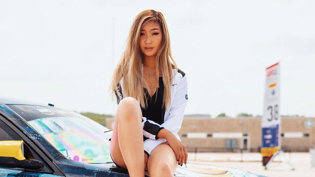 8 Potret Samantha Tan, Juara & Pemilik Tim Balap BMW yang Sering Dikira Model