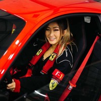 Aku baru sadar betapa pentingnya orang-orang sepertiku untuk sukses, contohnya, di industri yang didominasi pria. Untuk menunjukan bahwa kita bisa melakukan. Aku tidak punya panutan seperti itu ketika aku baru mulai jadi ini bukan selalu soal membuktikan diri sendiri bahwa aku bisa melakukannya dan itu bukan mengenai gender atau ras yang menghambatku, jelas Samantha.  Foto: Instagram @samanthaatan