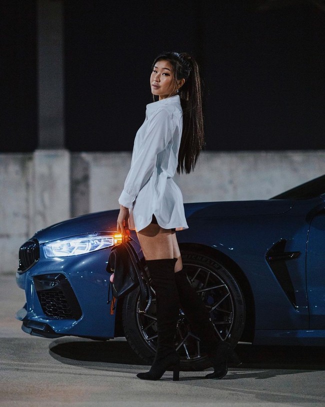 Ia pun mengakui jika jarangnya ada pembalap wanita membuat ia kadang dikira sebagai model. Misalnya saat ada sesi tanda tangan pembalap dan aku tidak berpakaian balap tidak ada yang berpikir aku pembalap. Dan aku sering mendapat komentar bahwa aku lebih terlihat seperti model dari pada pembalap mobil. Itu sesuatu yang tidak didapatkan lawan priaku, Foto: Instagram @samanthaatan